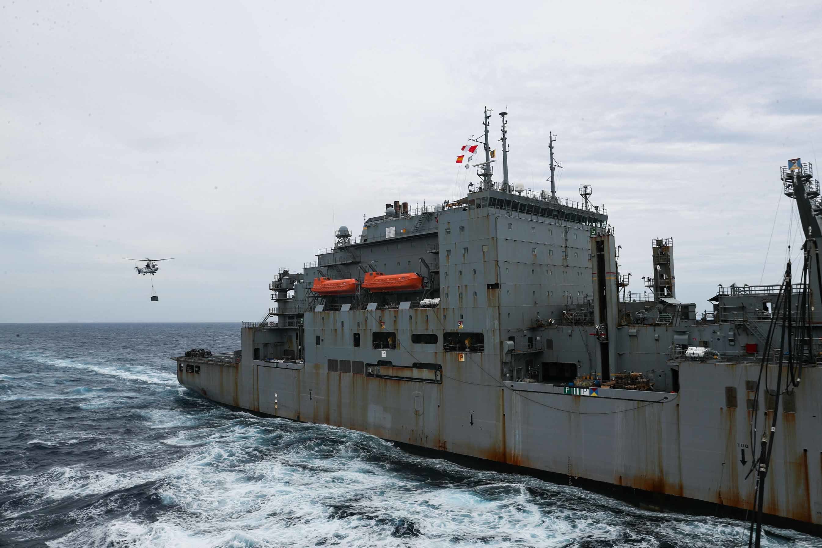 An AS332 Super Puma helicopter delivers cargo to the Military Sealift Command dry cargo and ammunition ship USNS Amelia Earhart (T-AKE 6) during a vertical replenishment (VERTREP) with the Ticonderoga-class guided-missile cruiser USS Mobile Bay (CG 53), May 28, 2022.