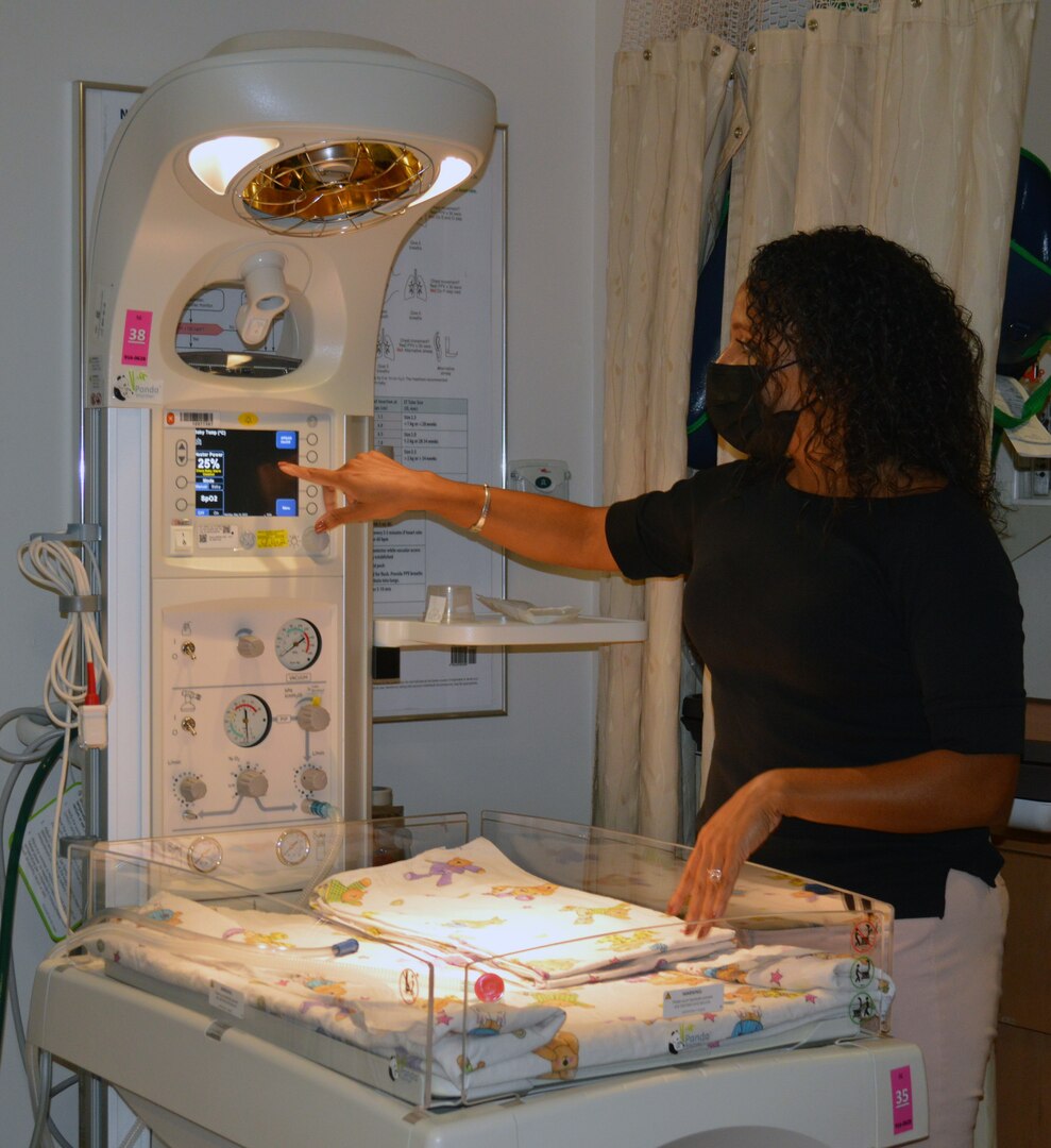Expectant moms have group option for prenatal care