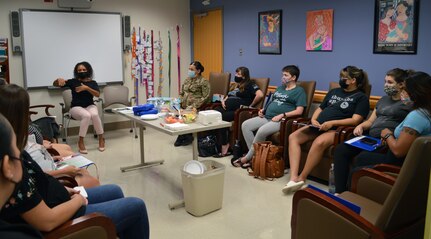 Expectant moms have group option for prenatal care
