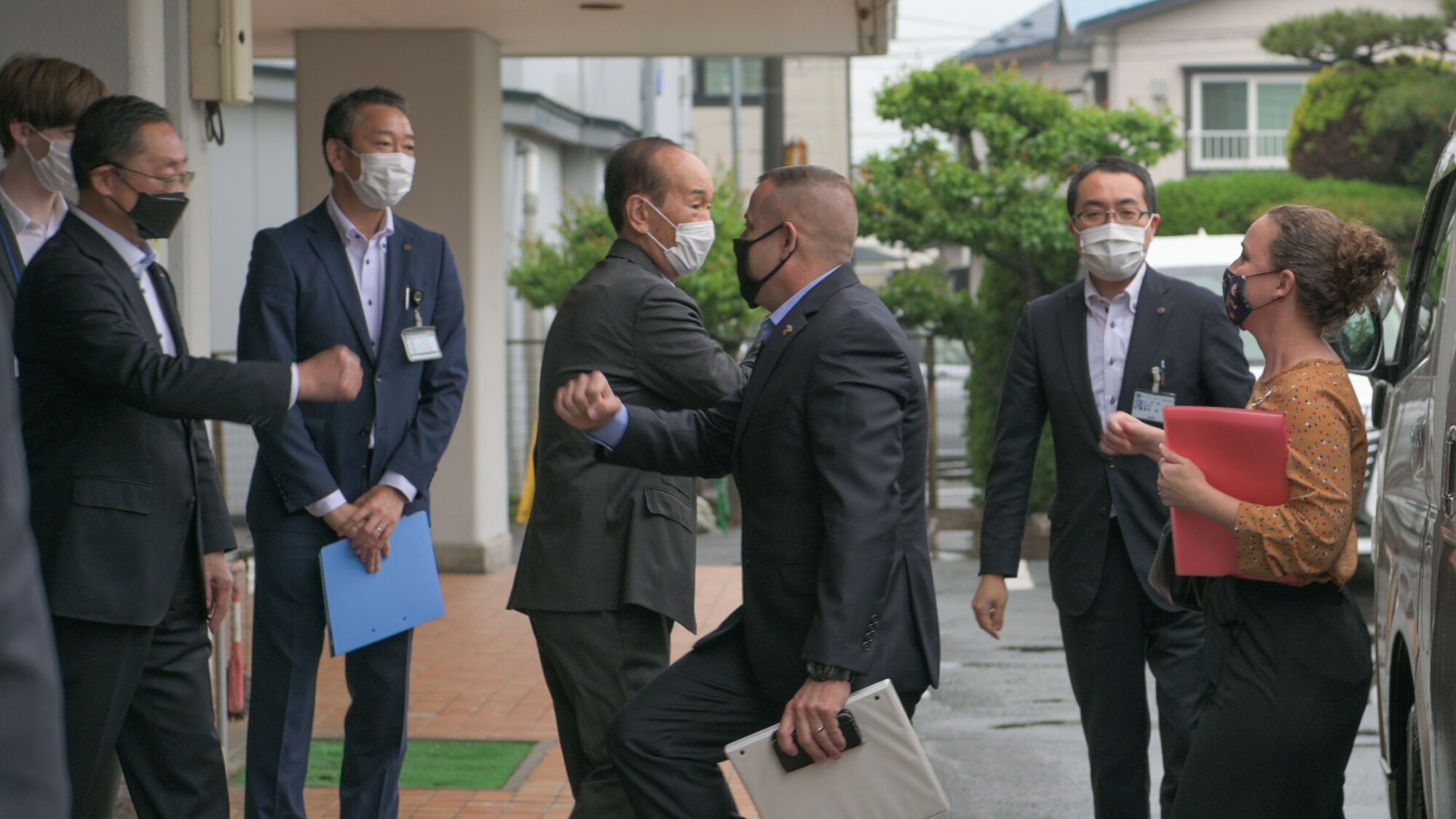 A military member meets with Japanese Government oficials.