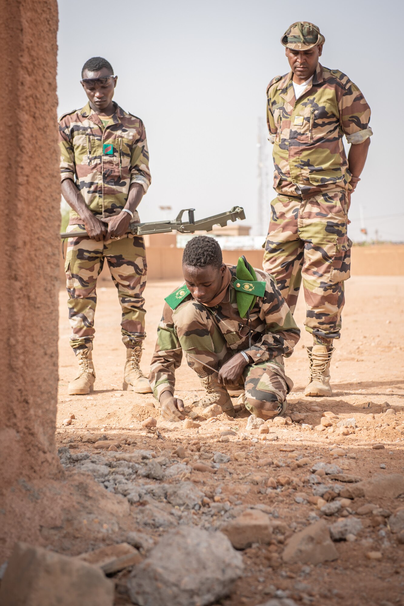 USAF explosive ordnance disposal technicians conduct joint training with Nigerien Armed Forces