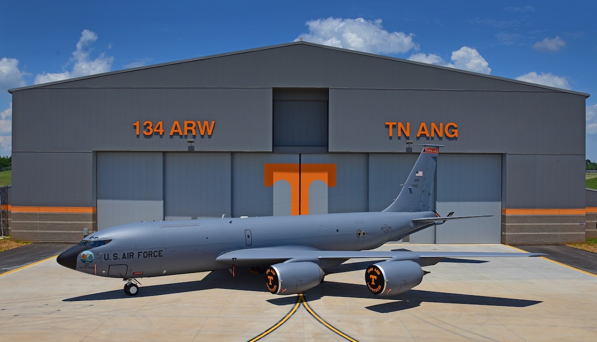 航空機・ヘリコプター Daron Airport with maintenance hangar Southwest opens new $100 million maintenance hangar at