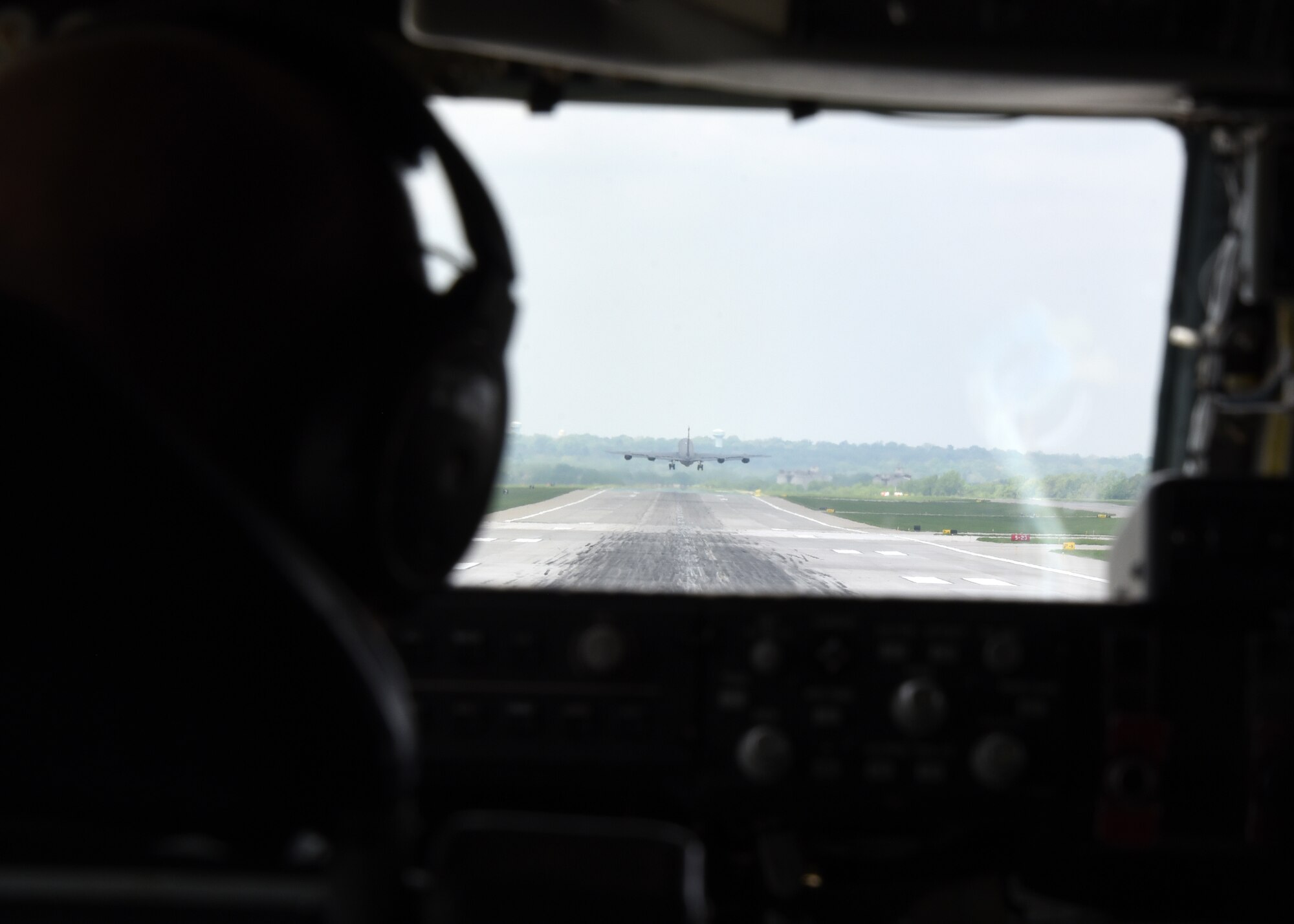 kc-135 take off