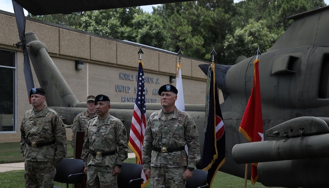 “Golden Acorn” division hosts change of command