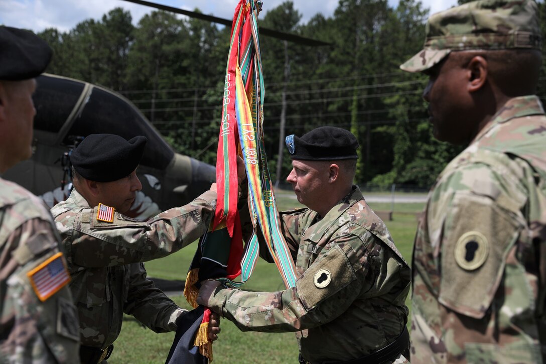 “Golden Acorn” division hosts change of command