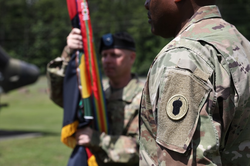 “Golden Acorn” division hosts change of command