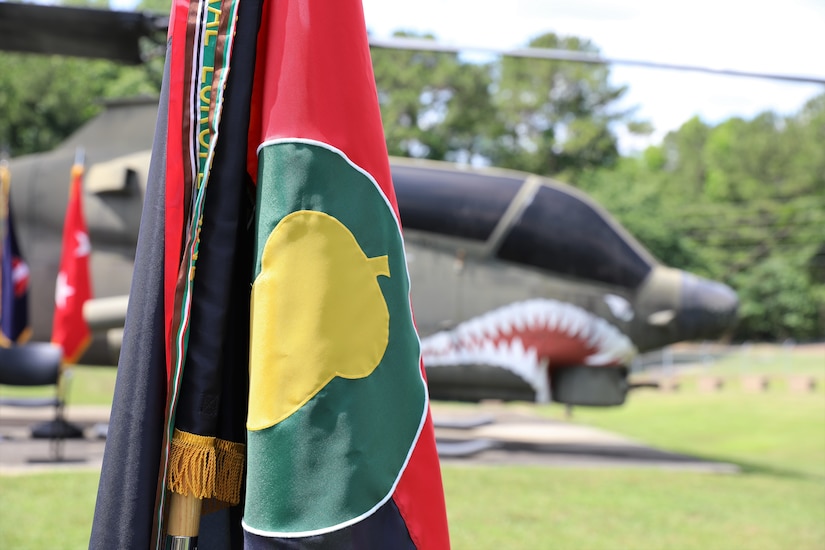 “Golden Acorn” division hosts change of command