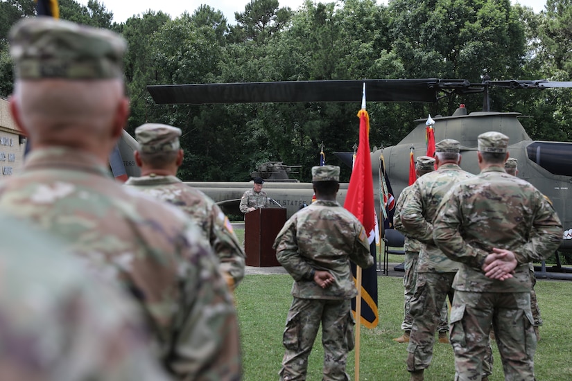 “Golden Acorn” division hosts change of command