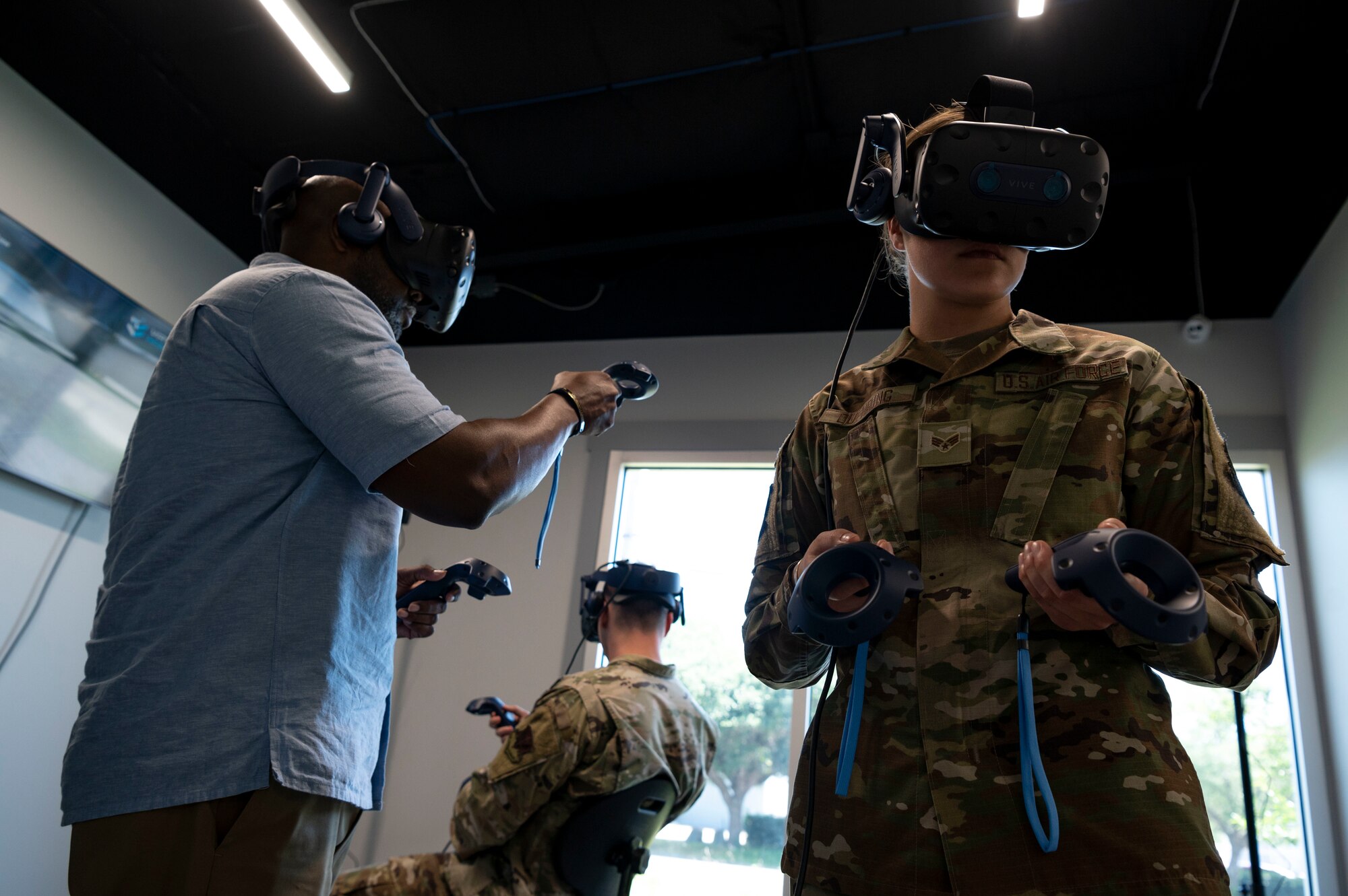 Winners of the 2021 Air Force Special Operations Command Outstanding Airman of the Year use virtual reality aircraft maintenance simulators May 11, 2022, at the HSU Innovation Institute in Fort Walton Beach, Florida.