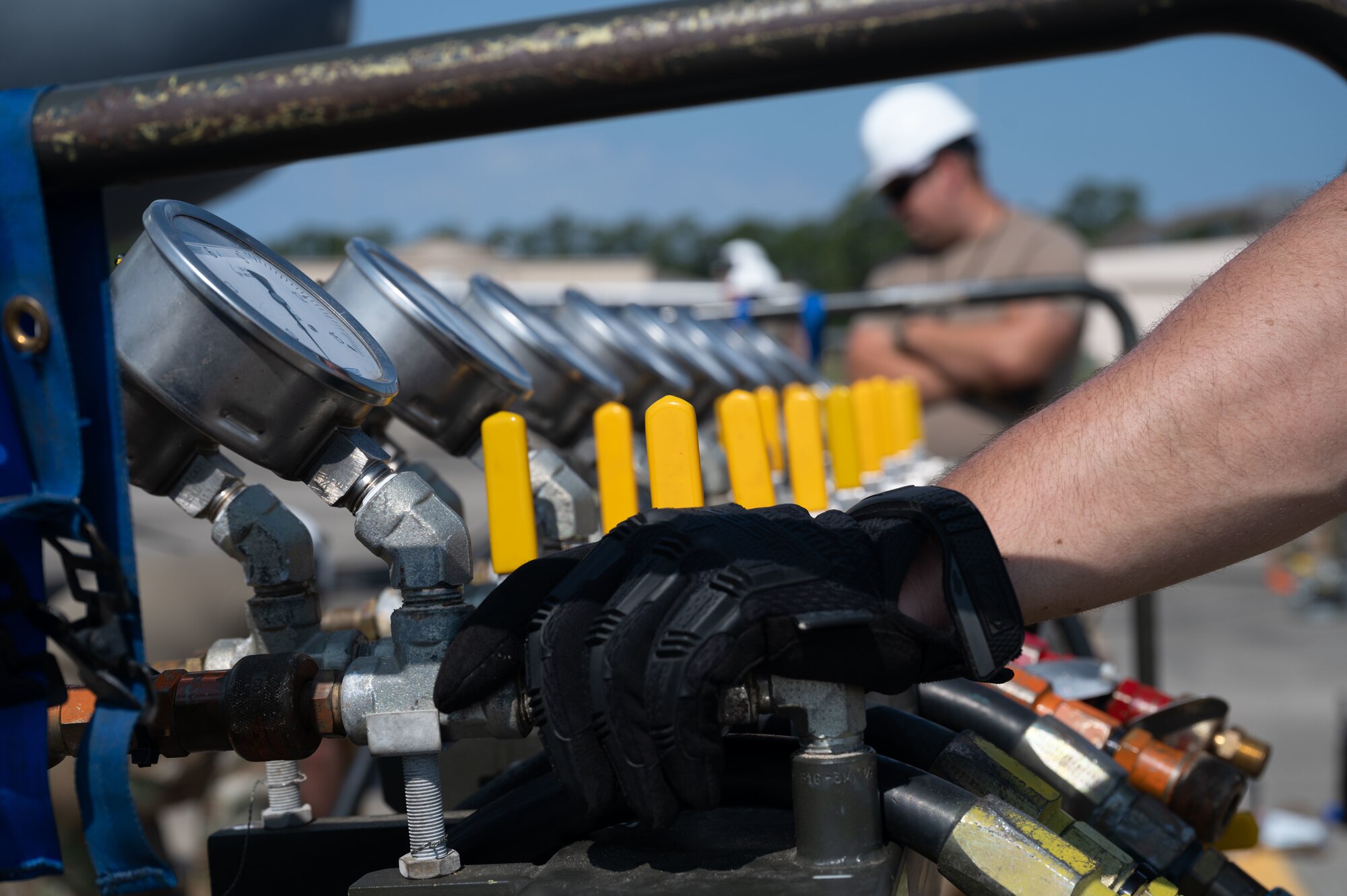 Airmen from the Pennsylvania Air National Guard’s 193rd Special Operations Wing and the 1st Special Operations Maintenance Squadron use an air manifold during an aircraft lift on May 17, 2022, at Hurlburt Field Florida.