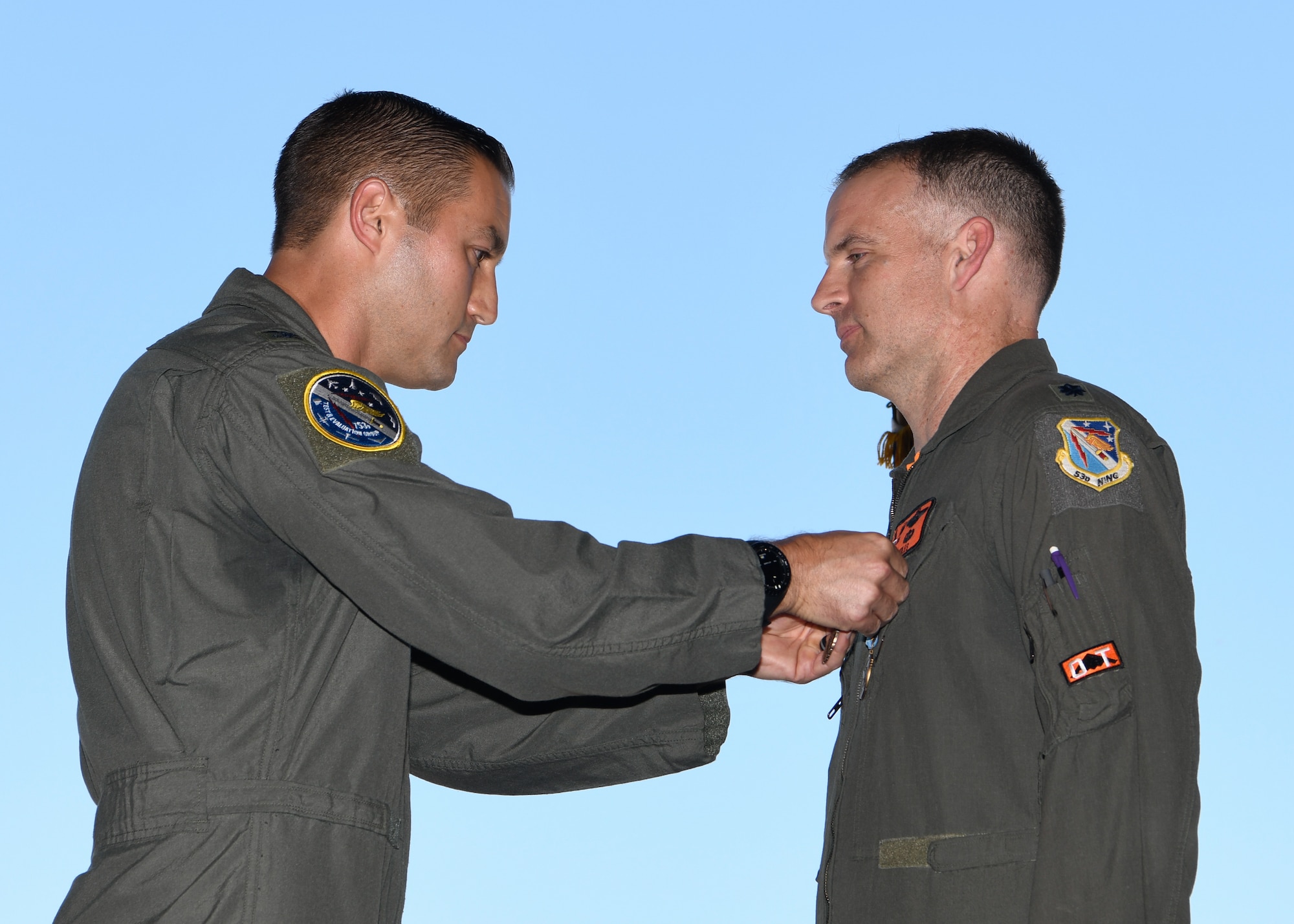 Col. Jaime Hernandez pins the Aerial Achievement Medal to Lt. Col. Brian Stiles.