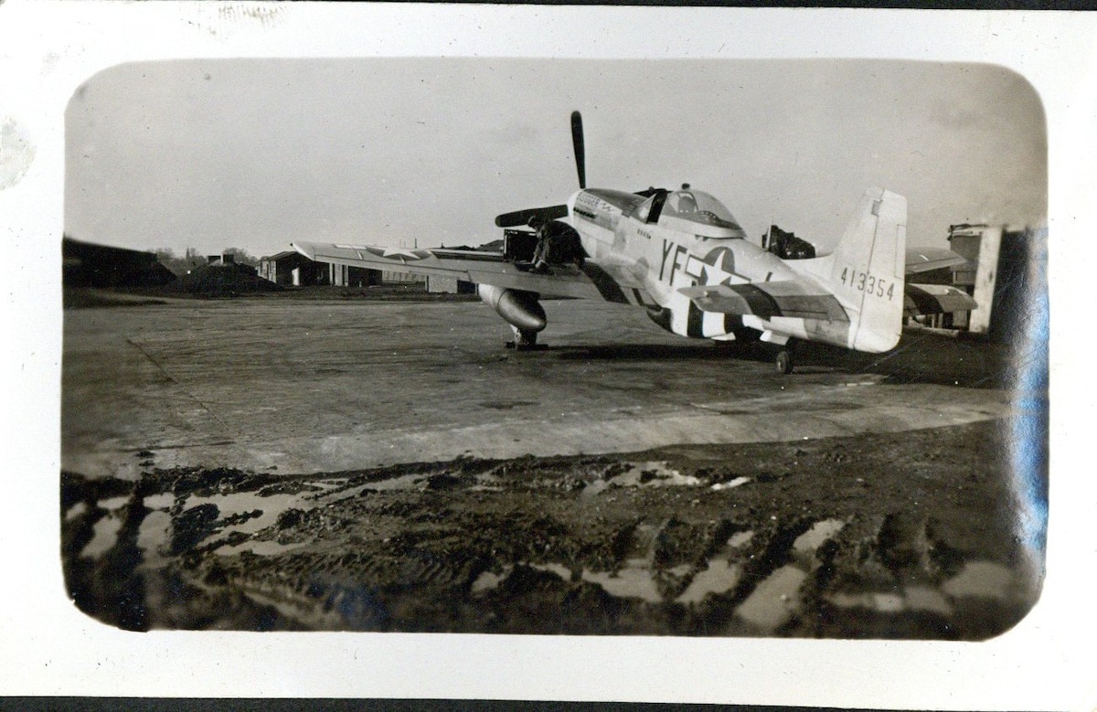 A photo of an aircraft.