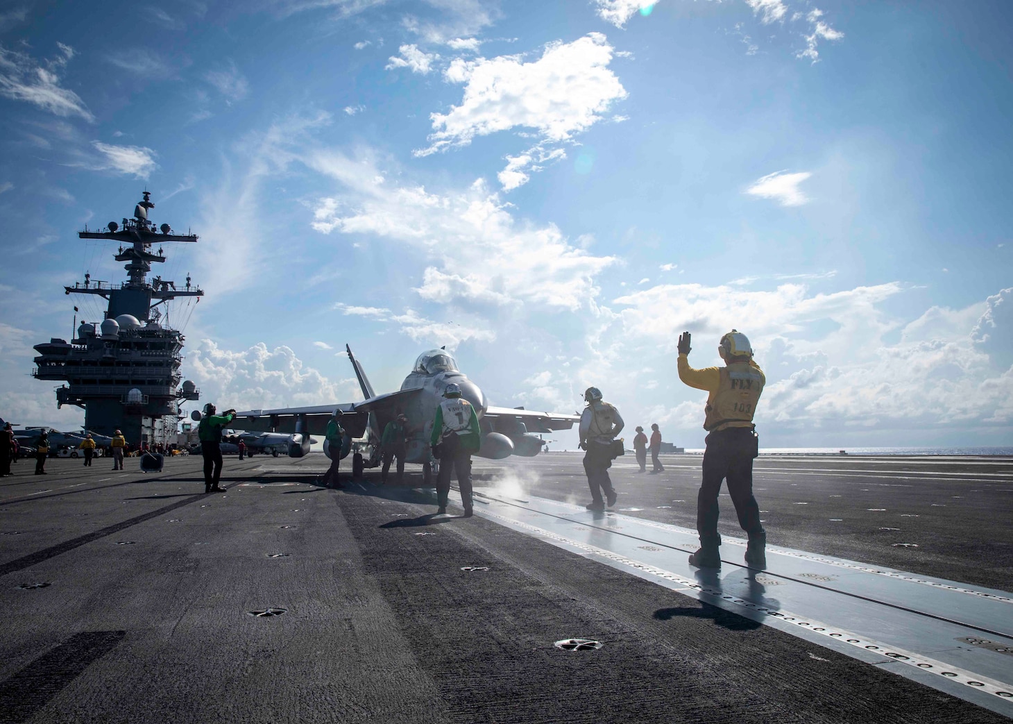 экипаж авианосца. девушки на авианосцах сша. экипаж авианосца. экипаж авианосца. гарри трумэн авианосец.