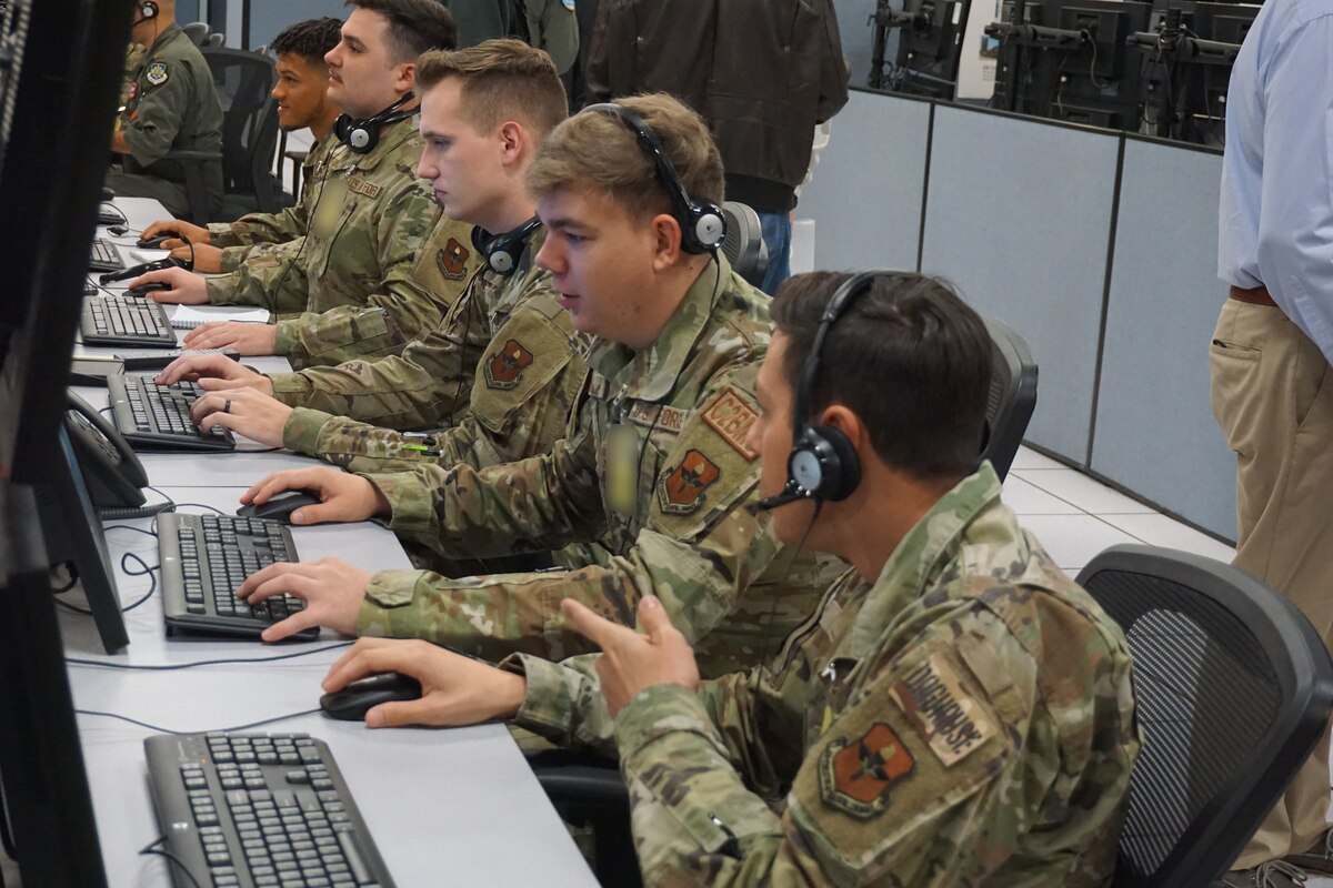 photo of six USAF Airmen working at computers