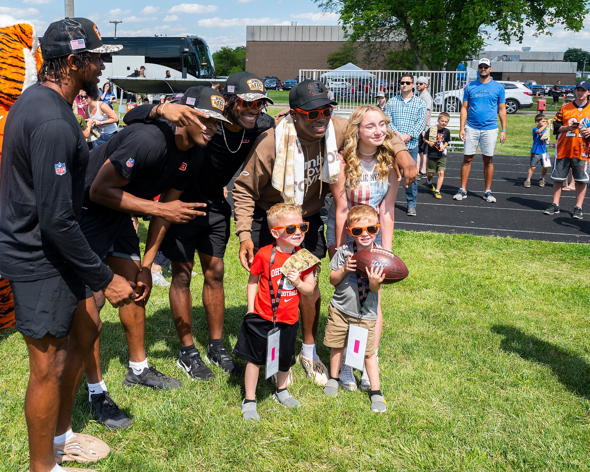 A group of Cincinnati Bengal rookies pose
with military family members after a
USO-sponsored Bengals’ skill clinic June 3,
2022, at Wright-Patterson Air Force Base,
Ohio. The Bengal rookies put 99 young
Wright-Patt family members through their
football paces, testing their skills and giving
pointers. (U.S. Air Force photo by R.J. Oriez)