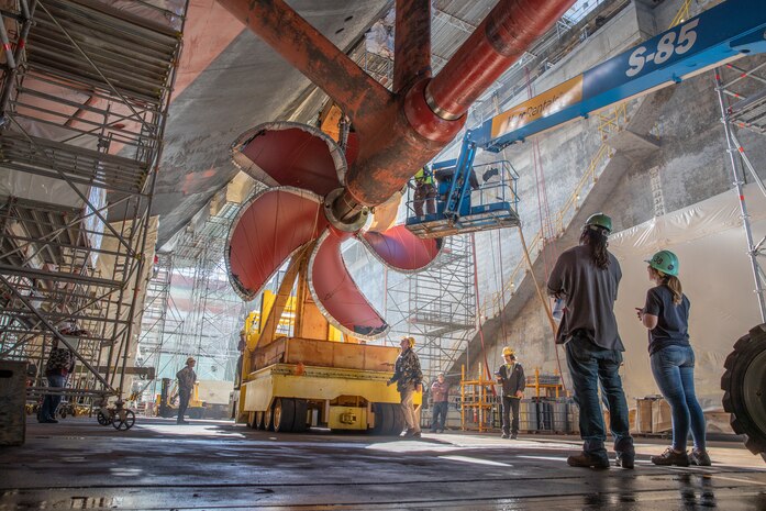 Workers from Shop 38, Marine Machinery Mechanics, observe a propeller installation for USS Nimitz (CVN 68) Oct. 16, 2018 at Puget Sound Naval Shipyard & Intermediate Maintenance Facility. (U.S. Navy photo by Brain Kilpatrick)