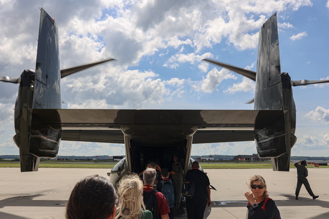 Educators board a MV-22B Osprey during their visit to Marine Helicopter Squadron One (HMX-1) at Marine Corps Base Quantico, Va., June 9, 2022. The Educators’ Workshop presents collegiate academic influencer’s the opportunity to experience the training Marines receive. (U.S. Marine Corps photo by Lance Cpl. Hannah Hollerud)