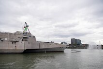 The Independence-variant littoral combat ship USS Coronado (LCS 4) transits into Portland, Oregon for Portland Fleet Week 2022.