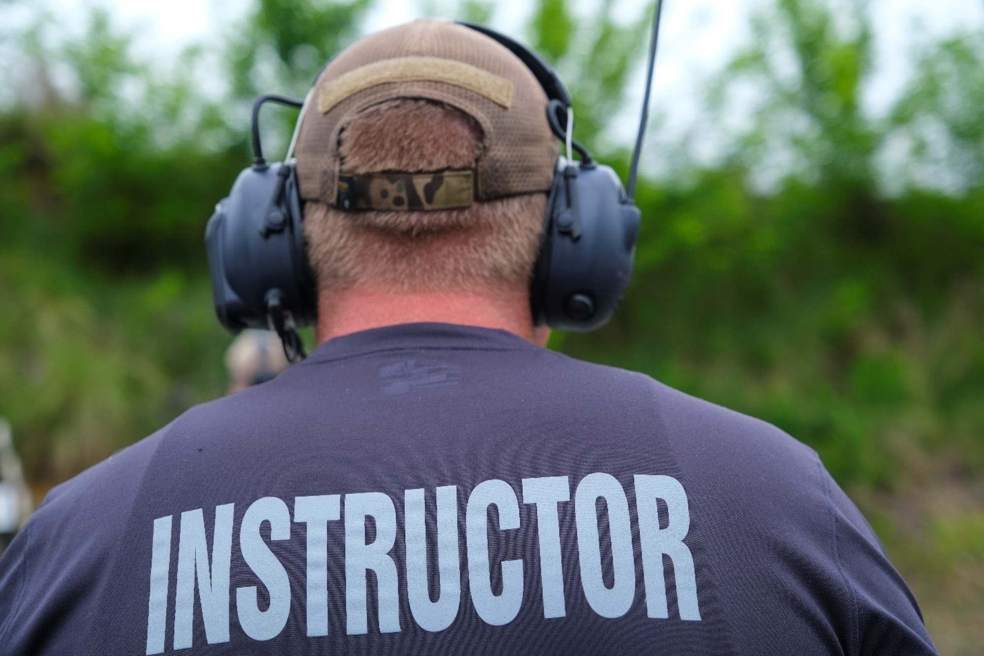 An instructor from the Office of Special Investigations Academy, Detachment 1, oversees the Senior Leader Security Seminar in Montross, Va., May 13, 2022. SLSS is designed to give deploying commanders a refresher on situational awareness, emergency medical care and hands on weapons training. (U.S. Air Force photo by Staff Sgt. Joshua King)