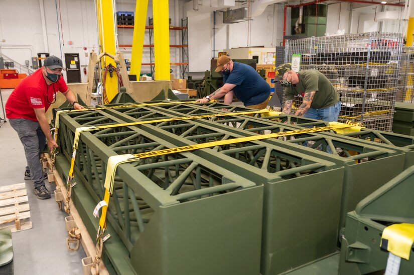 Photo of depot artisans securing BSS towers