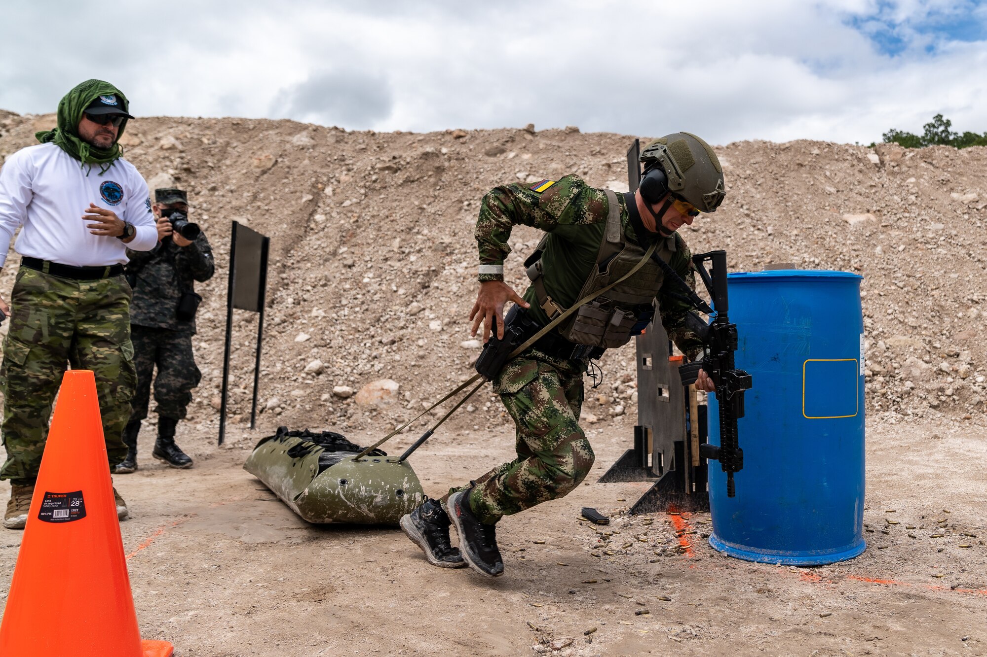 A Colombia team member pulls a sled as part of Fuerzas Comando 2022 Day 2 during an individual assault course in La Venta, Honduras, June 14, 2022. Fuerzas Comando is a Special Operation skills competition and a senior leader seminar supported by SOCSOUTH. The competition enhances SOF regional cooperation and exchanges best practices to combat transnational crime and counter illicit activities. (U.S. Air Force photo by Tech. Sgt. Lionel Castellano)