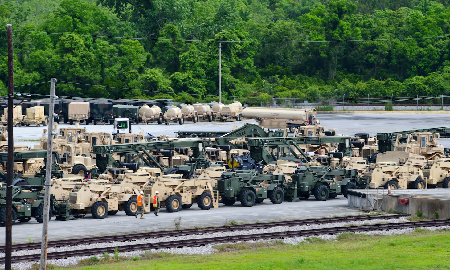 Army units from Military Surface Deployment and Distribution Command (SDDC) and Navy units from Military Sealift Command (MSC) and Navy Cargo Handling Battalion One (NCHB-1) came together in May to train in U.S. Transportation Command’s Field Training Exercise (FTX) Turbo Distribution 22-4 (TD 22-4).