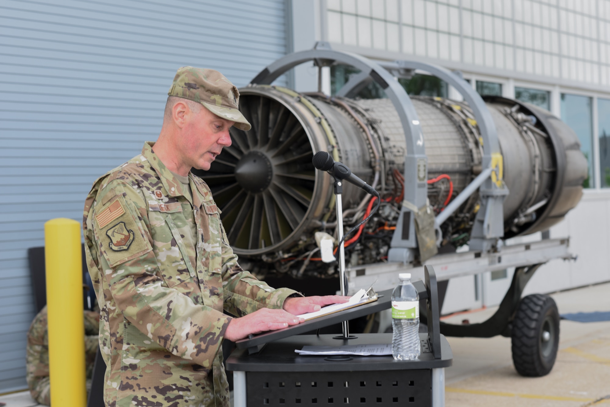 Photo of Lt Col David Keck speaking