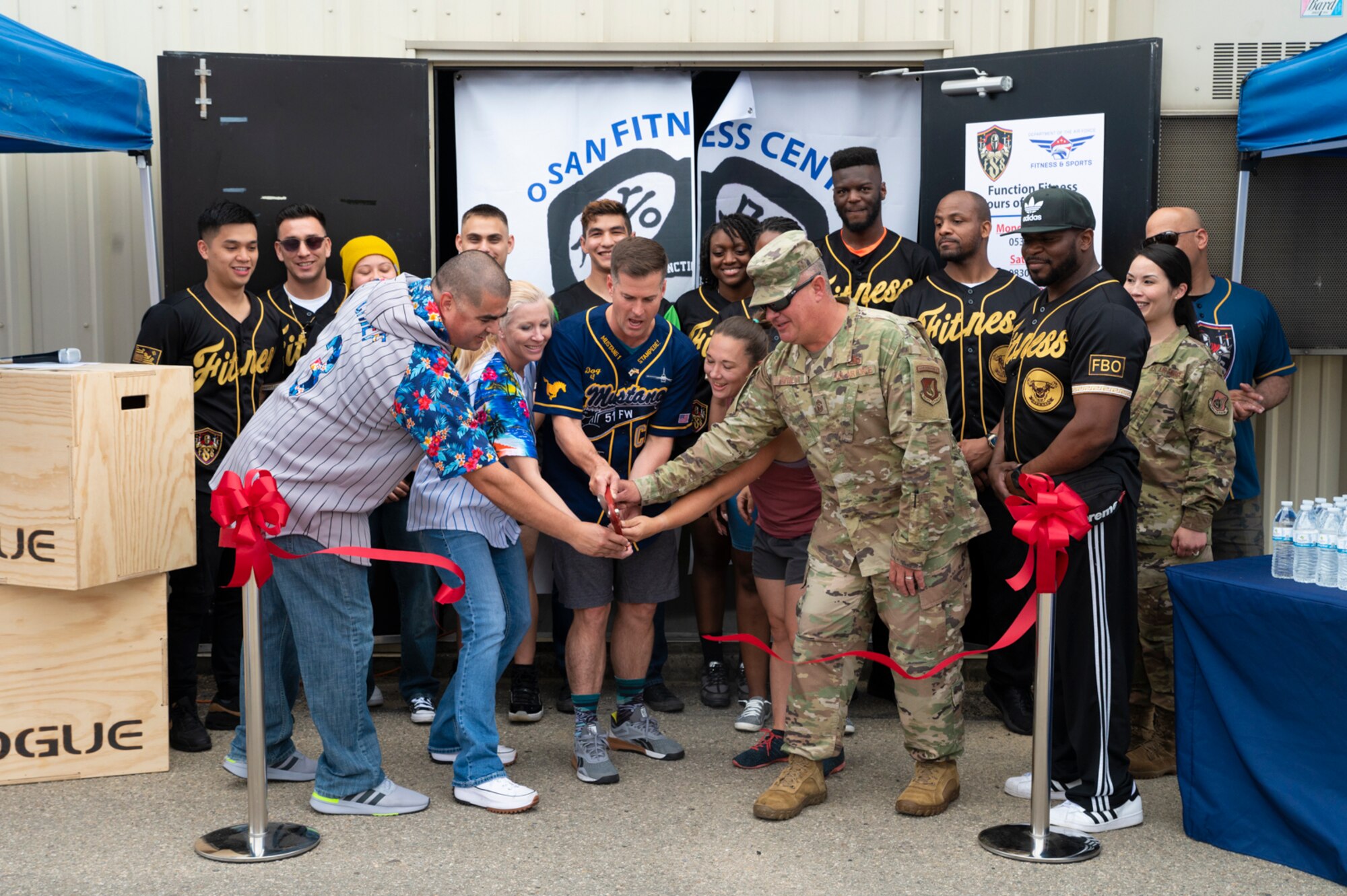 Picture of Col. Wood cutting the ribbon