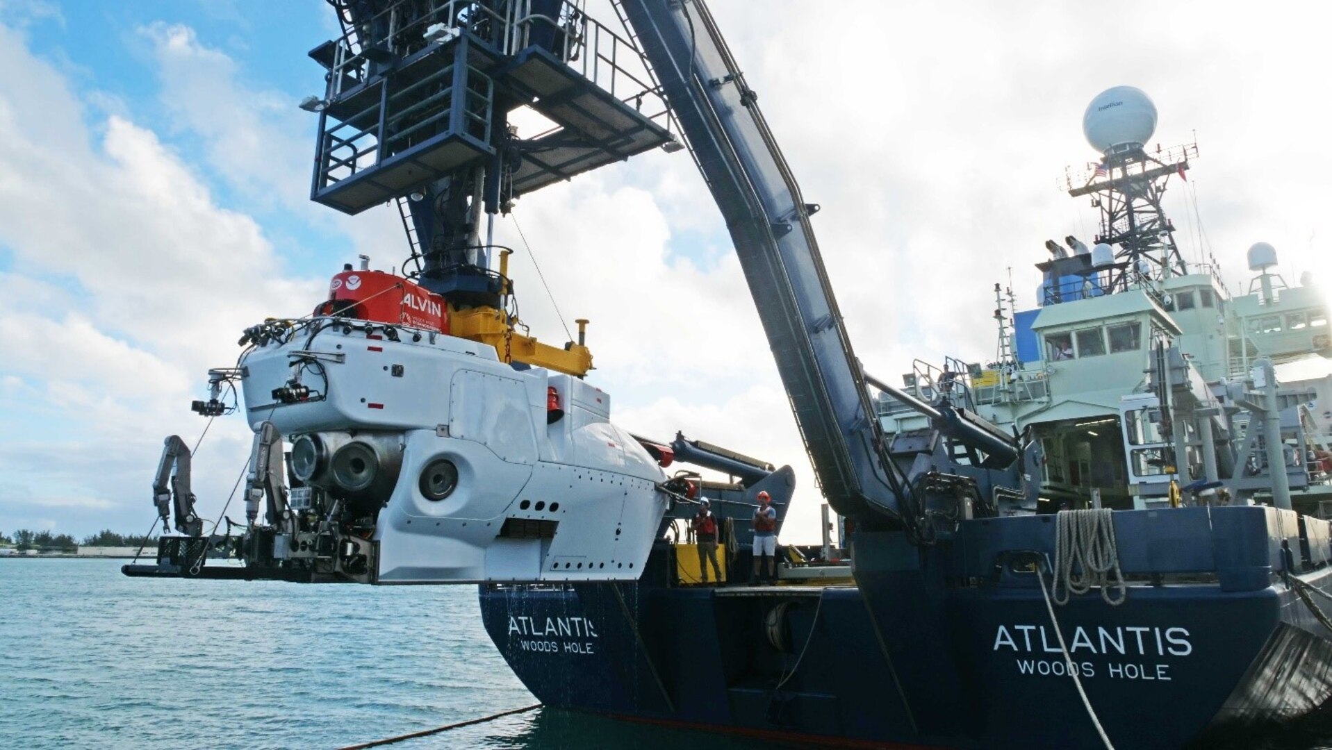 Deep Submergence Vehicle Alvin is craned on the RV Atlantis.