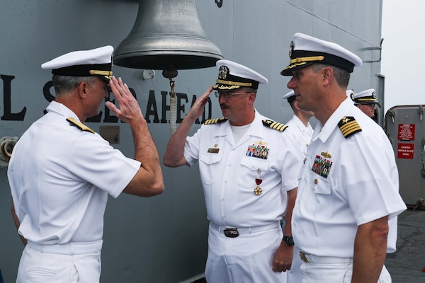 Mobile Bay holds Change of Command Ceremony