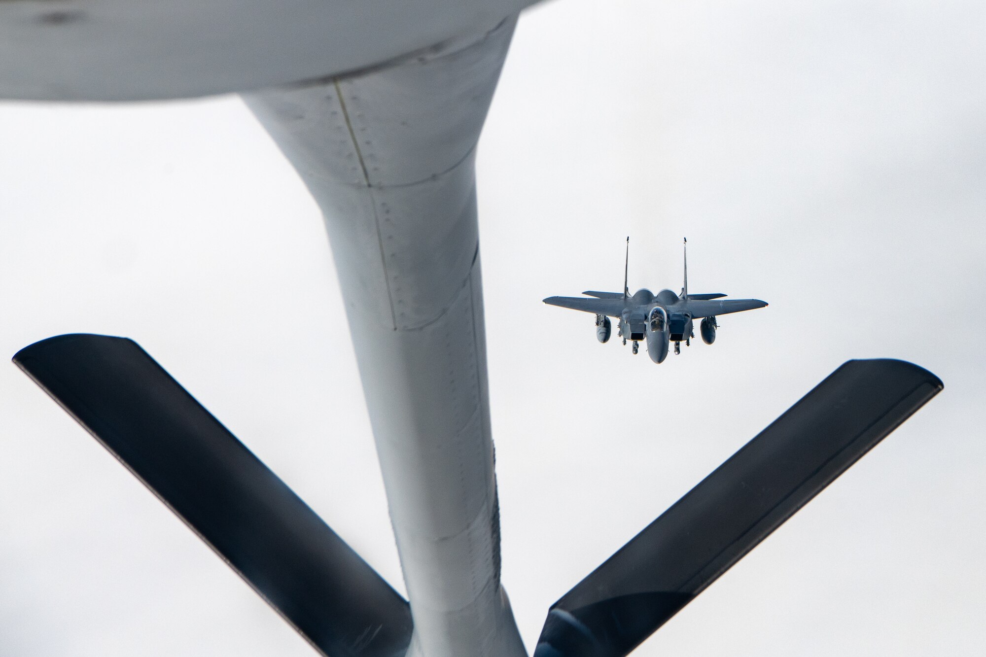 A Singapore jet performs aerial refueling.