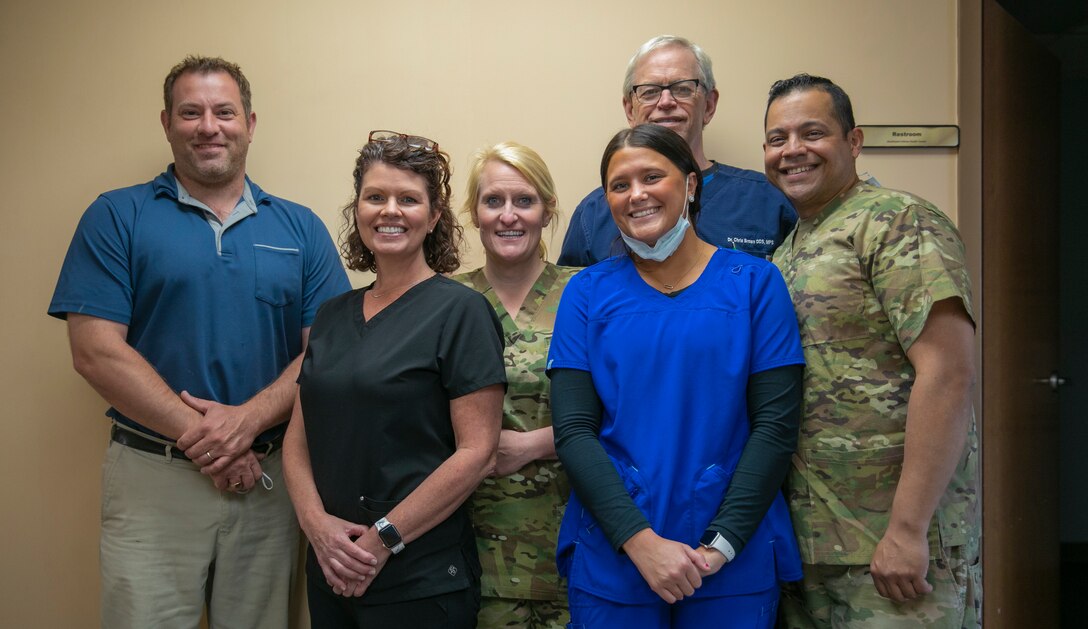 Batesville, Ind., community members help Soldiers’ teeth