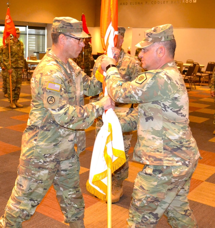 Lt. Col. McCroskey relinquishes command of 98th Signal Battalion