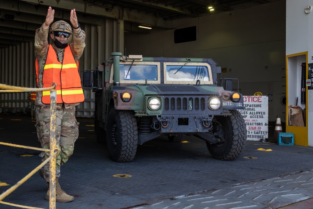 390th Seaport Operations Company Soldiers execute roll-on/roll off operations