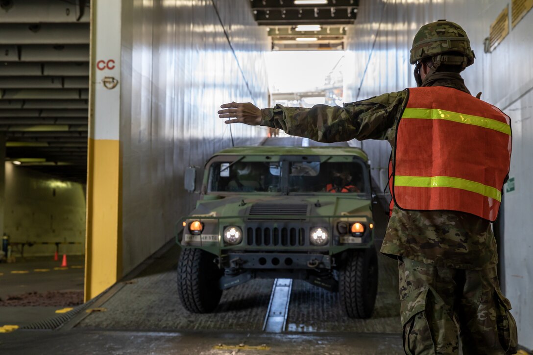 390th Seaport Operations Company Soldiers execute roll-on/roll off operations