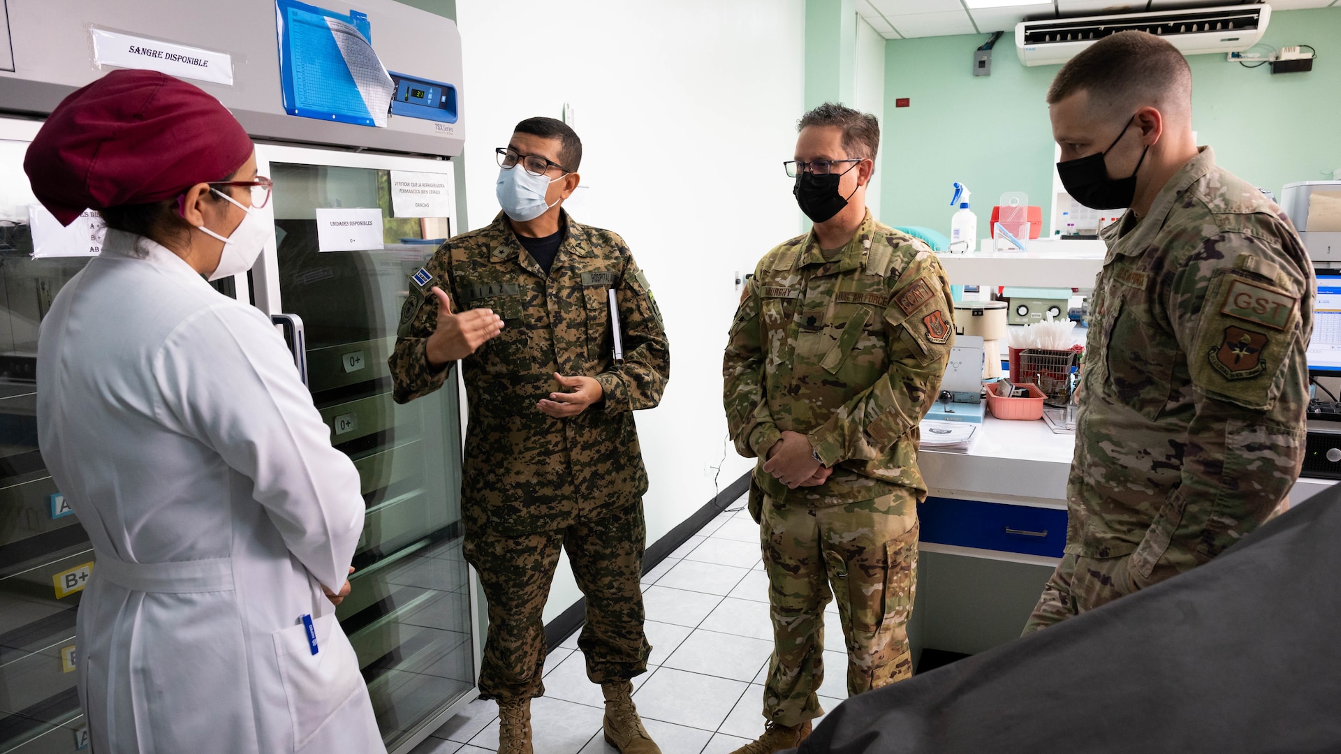 Military doctors conduct training.