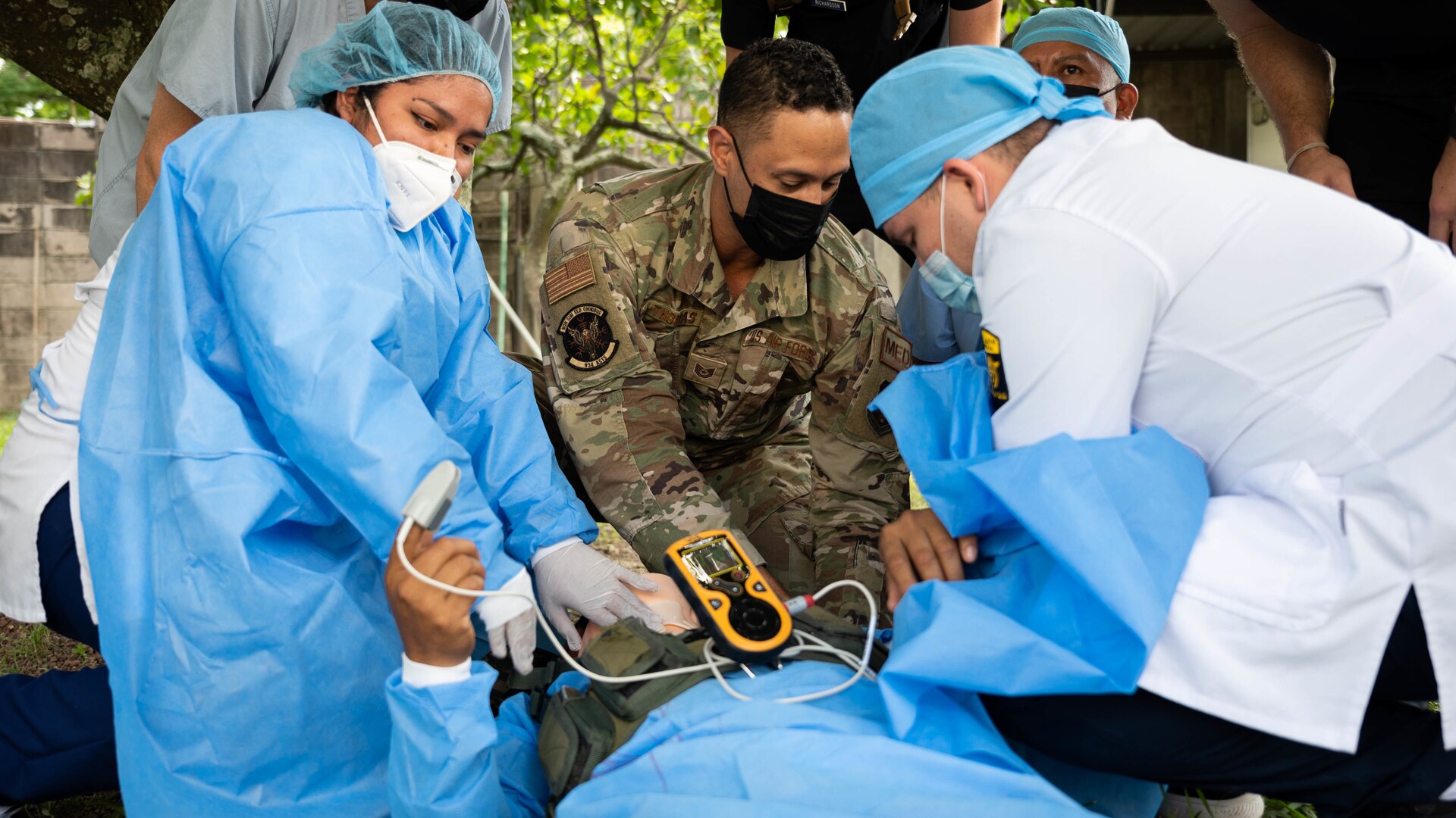 Military doctors conduct training.