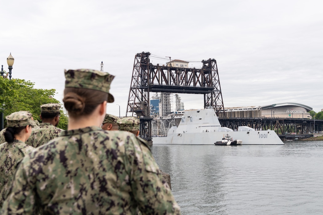 Sailors watch the arrival of the Zumwalt-class destroyer USS Michael Monsoor (DDG 1001) for the annual Rose Festival during Portland Fleet Week in Portland, Oregon, June 9, 2022. Portland Fleet Week is a time-honored celebration of the sea services and provides an opportunity for the citizens of Oregon to meet Sailors, Marines and Coast Guardsmen, as well as witness firsthand the latest capabilities of today's maritime services. (U.S. Navy photo by Mass Communication Specialist Seaman Apprentice Sophia H. Brooks)