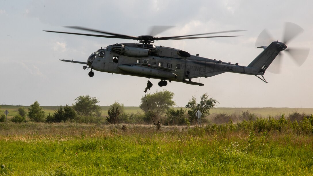 Joint Fast-Rope Training at Exercise Gunslinger 22