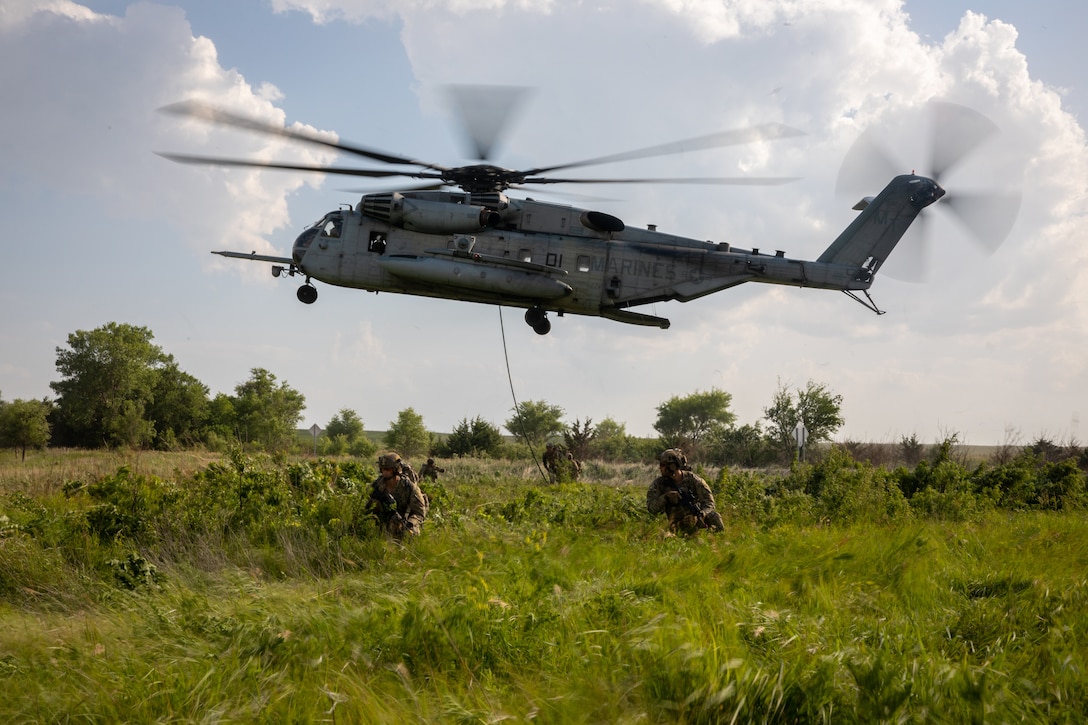 Joint Fast-Rope Training at Exercise Gunslinger 22