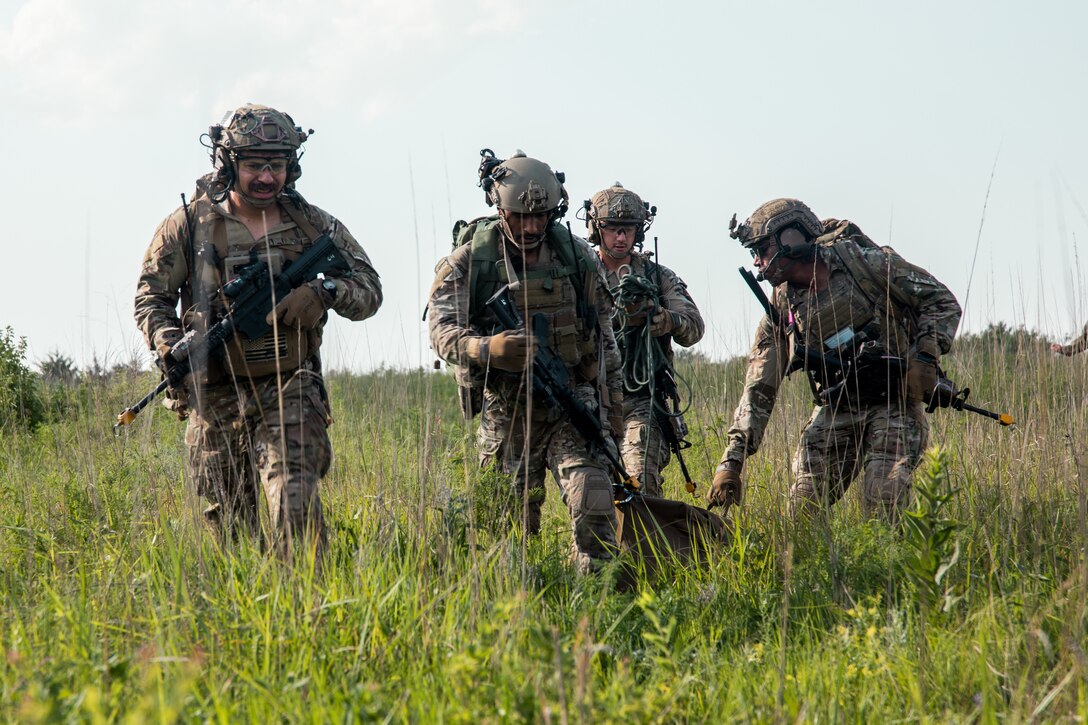 Joint Fast-Rope Training at Exercise Gunslinger 22