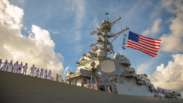 USS Jason Dunham (DDG 109) returns to homeport at Mayport, Fla.
