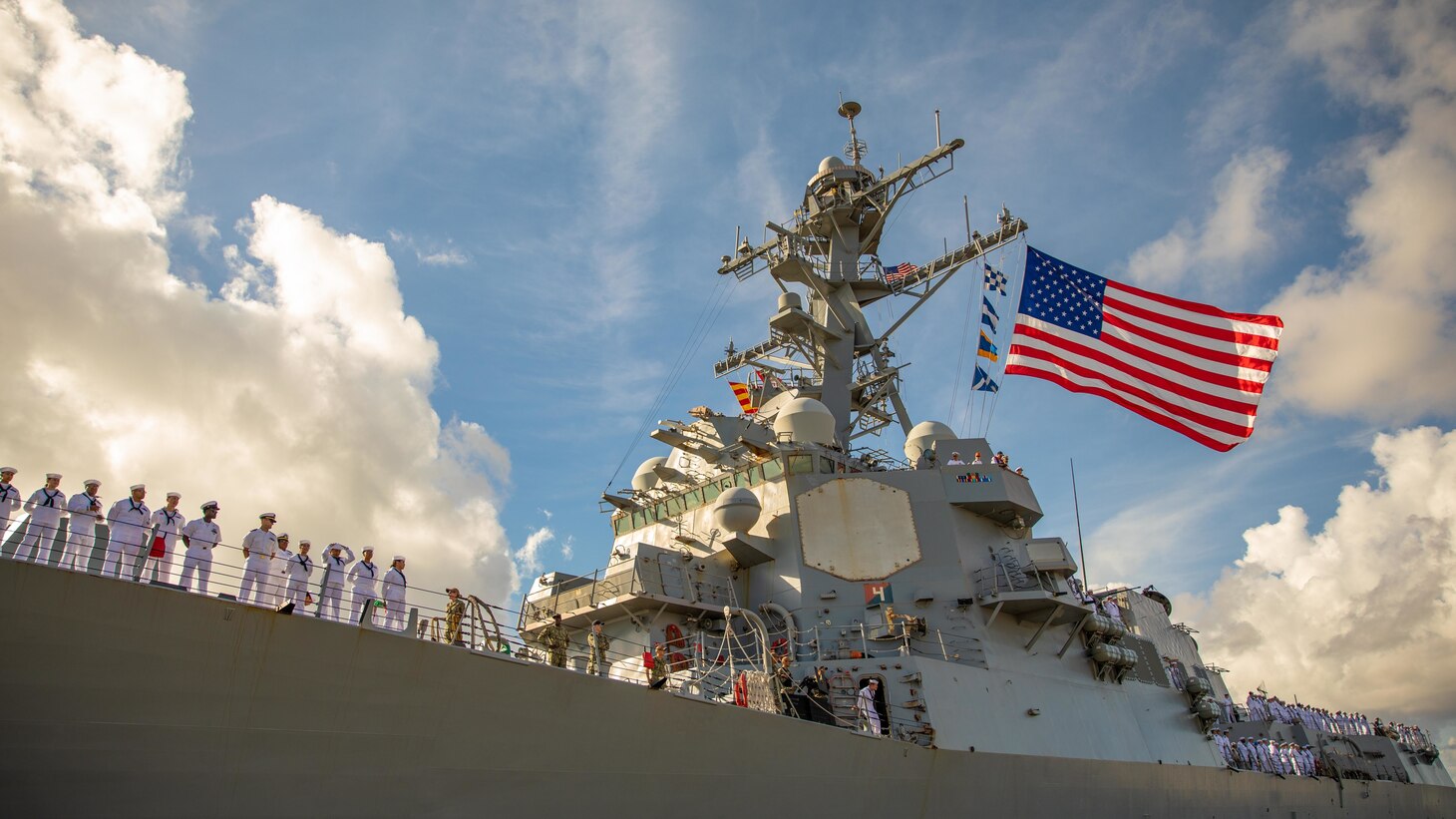USS Jason Dunham (DDG 109) returns to homeport at Mayport, Fla.