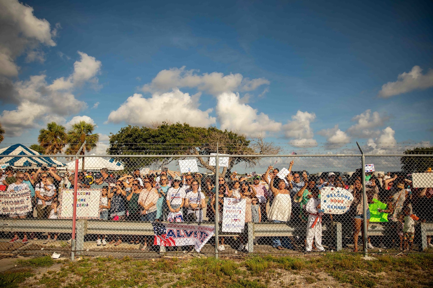 USS Jason Dunham (DDG 109) returns to homeport at Mayport, Fla.