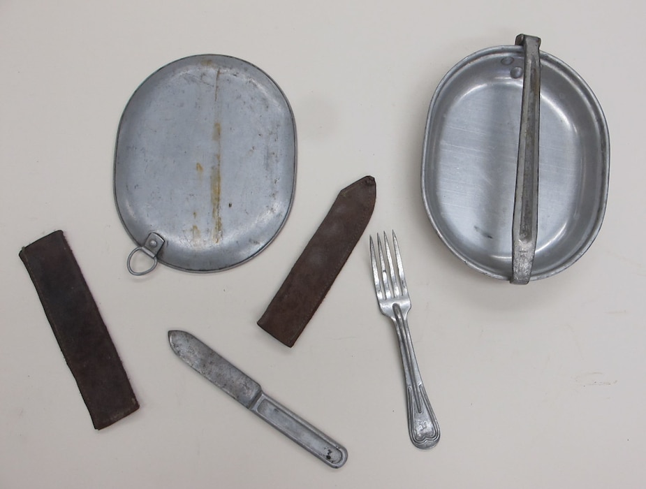 Mess kit plate and forks