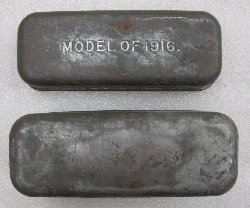 Top and bottom of a silver-colored rectangular tin can