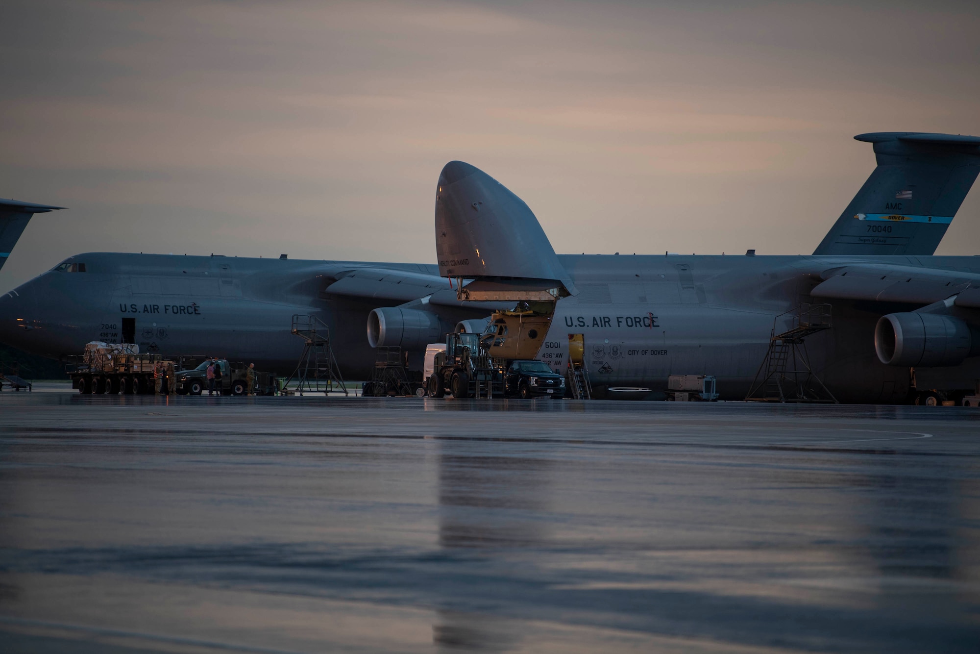 Australian Army soldiers, Boeing maintenance team members, 9th Airlift Squadron loadmasters and 436th Aerial Port Squadron ramp services personnel load a CH-47F Chinook helicopter onto a C-5M Super Galaxy during a foreign military sales mission at Dover Air Force Base, Delaware, June 16, 2022. The U.S. and Australia maintain a robust relationship that serves as an anchor for peace and stability in the Indo-Pacific region and around the world. Due to its strategic location, Dover AFB supports approximately $3.5 billion worth of foreign military sales annually. (U.S. Air Force photo by Tech. Sgt. J.D. Strong II)