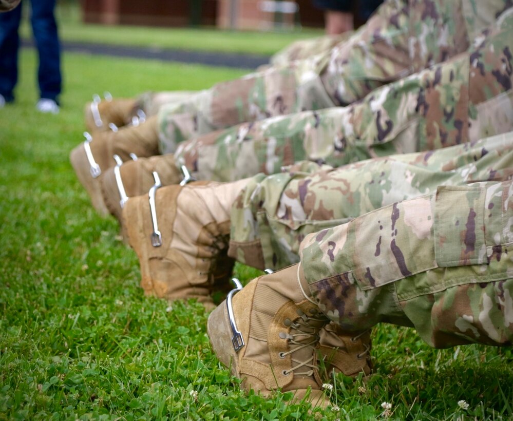 Soldiers assigned to 4th Cavalry, Multifunction Training Brigade, First Army Division East, earn their spurs.