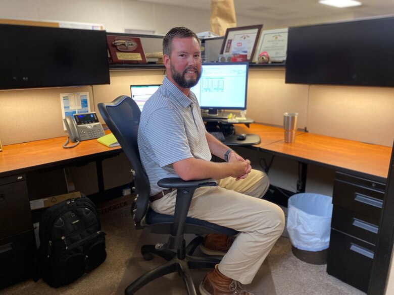 Justin Tabor, senior cost engineer for Chickamauga and Kentucky Lock, is the Nashville District’s Employee of the Month for April 2022. (USACE Photo by HEATHER KING.)