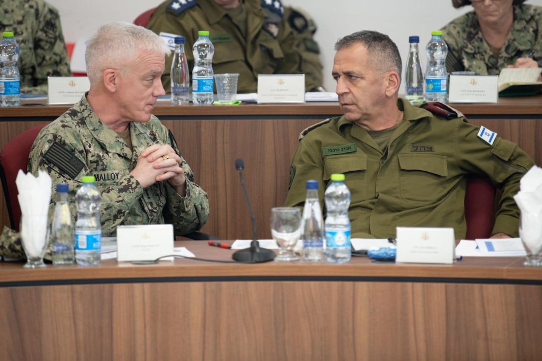 The Chief of the General Staff, LTG Aviv Kohavi and IDF staff received a delegation of senior officials from U.S. Central Command (CENTCOM). 
The Chief of the General Staff held an initial briefing on developments in the Middle East, which was followed by an additional briefing on opportunities for expanding the network of security-strategic cooperation.